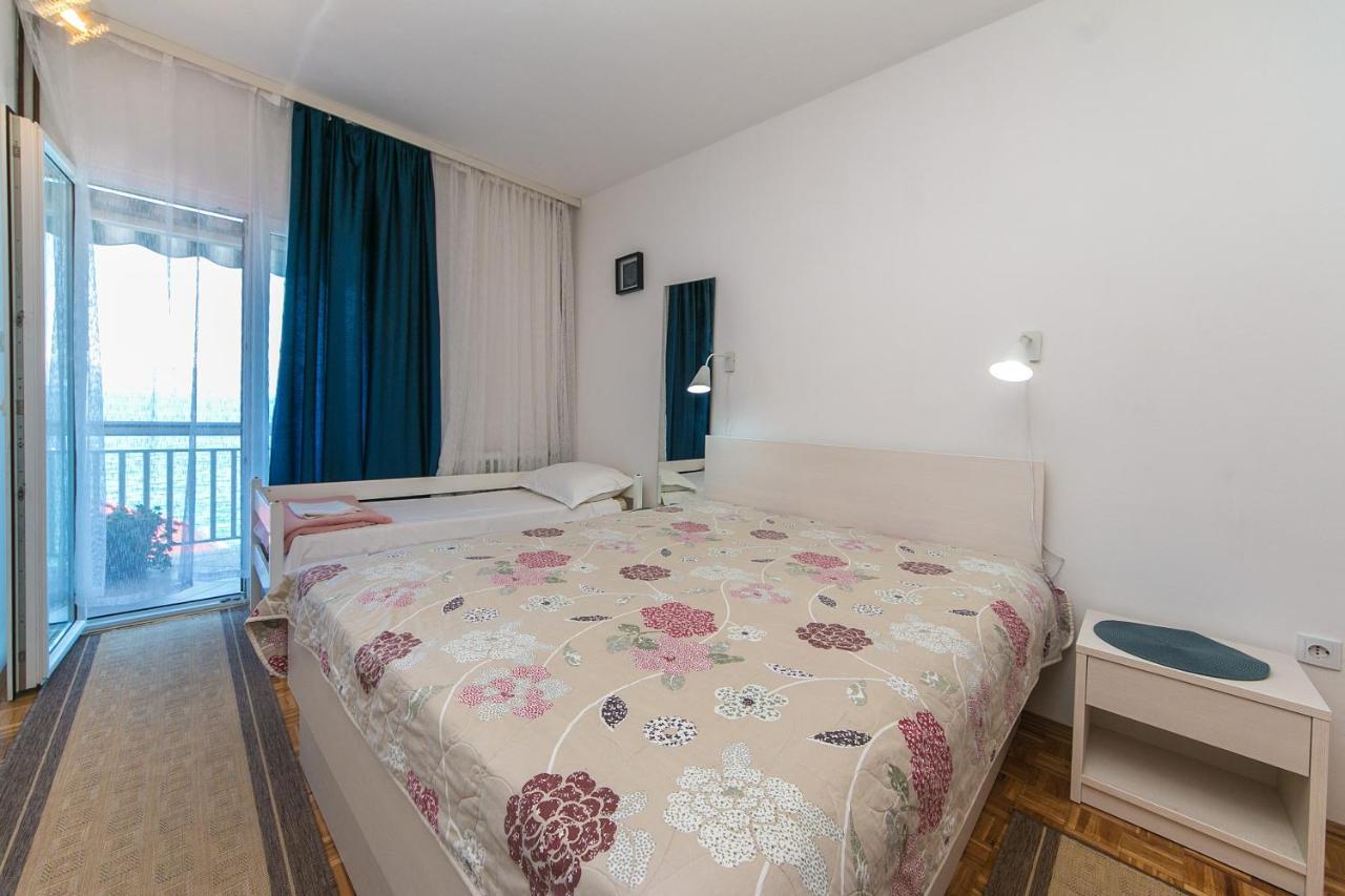 Apartments By The Sea Brist, Makarska - 15714 波达卡 外观 照片