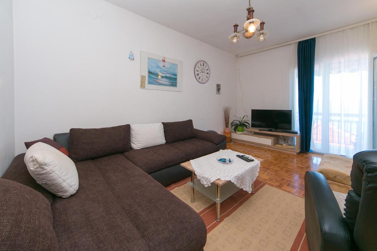 Apartments By The Sea Brist, Makarska - 15714 波达卡 外观 照片