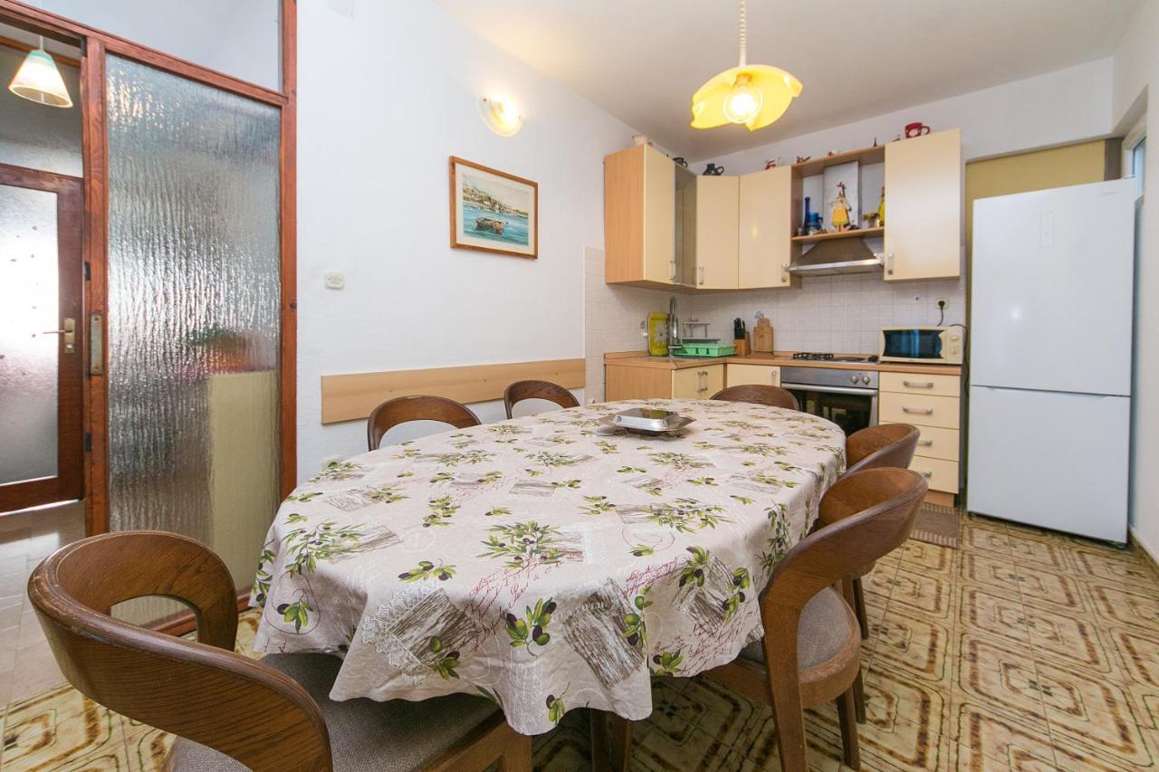 Apartments By The Sea Brist, Makarska - 15714 波达卡 外观 照片