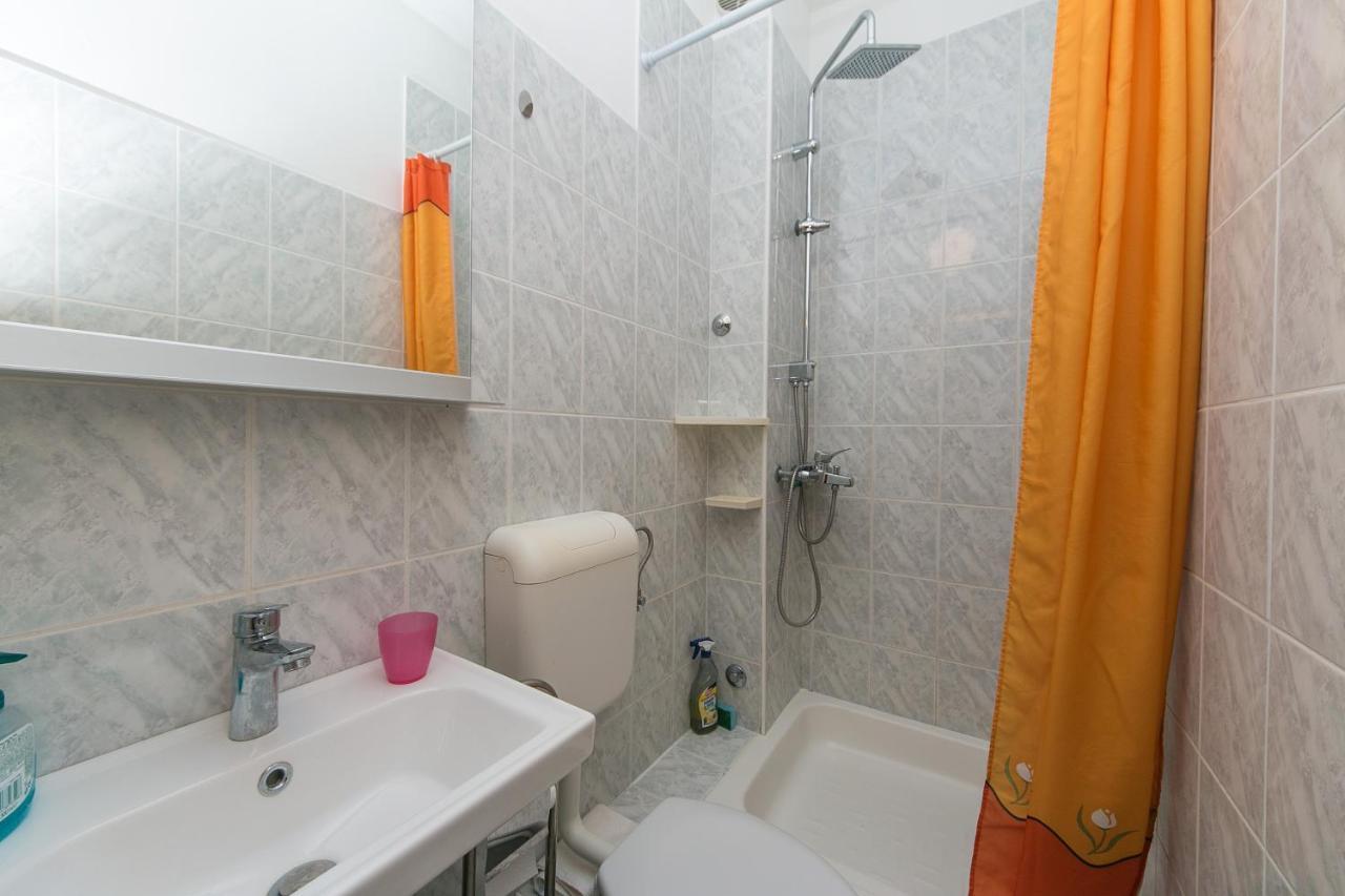 Apartments By The Sea Brist, Makarska - 15714 波达卡 外观 照片
