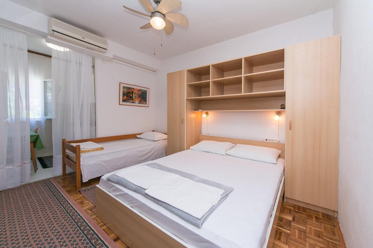 Apartments By The Sea Brist, Makarska - 15714 波达卡 外观 照片