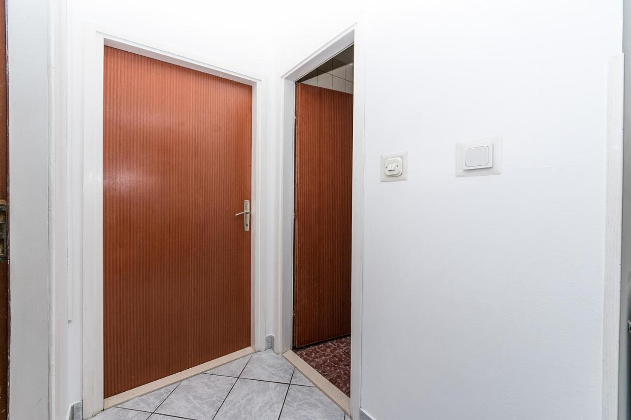 Apartments By The Sea Brist, Makarska - 15714 波达卡 外观 照片