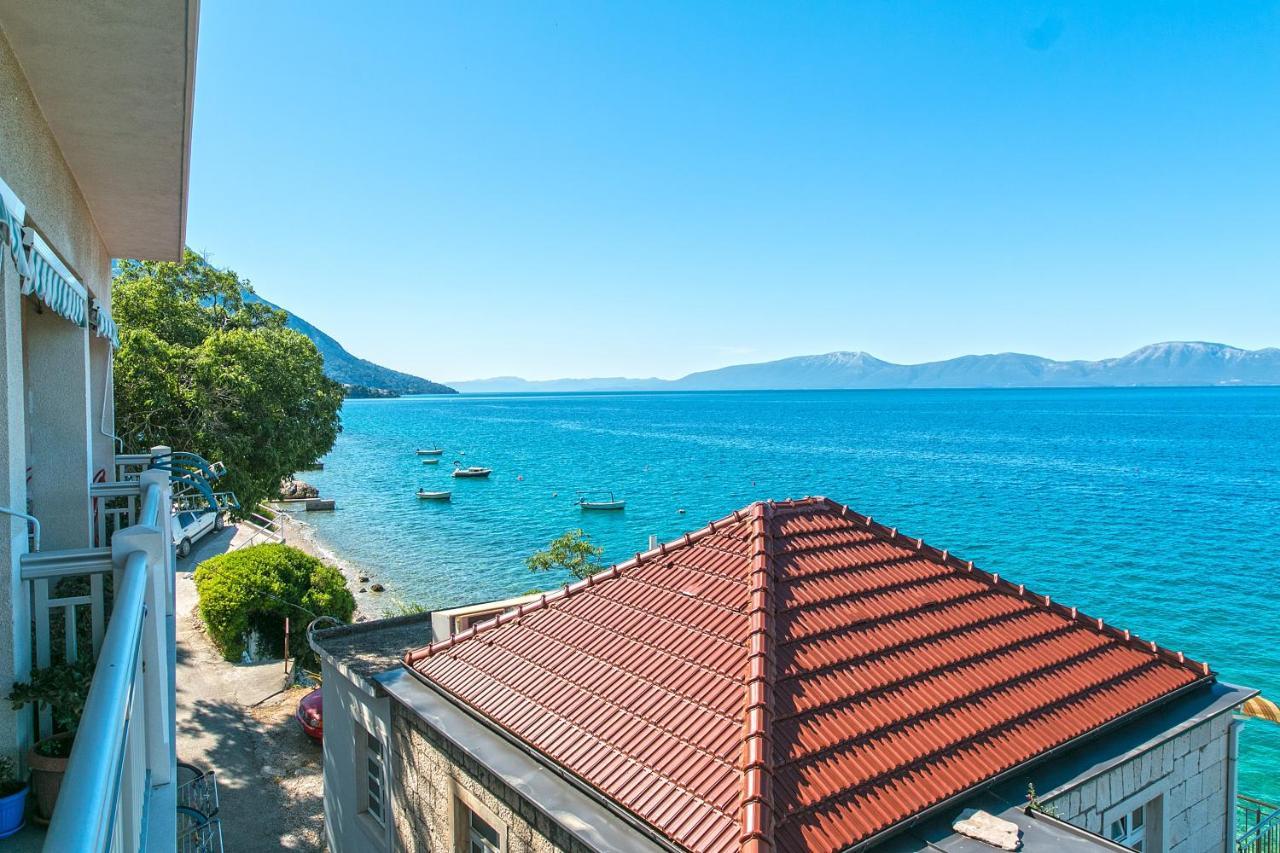 Apartments By The Sea Brist, Makarska - 15714 波达卡 外观 照片