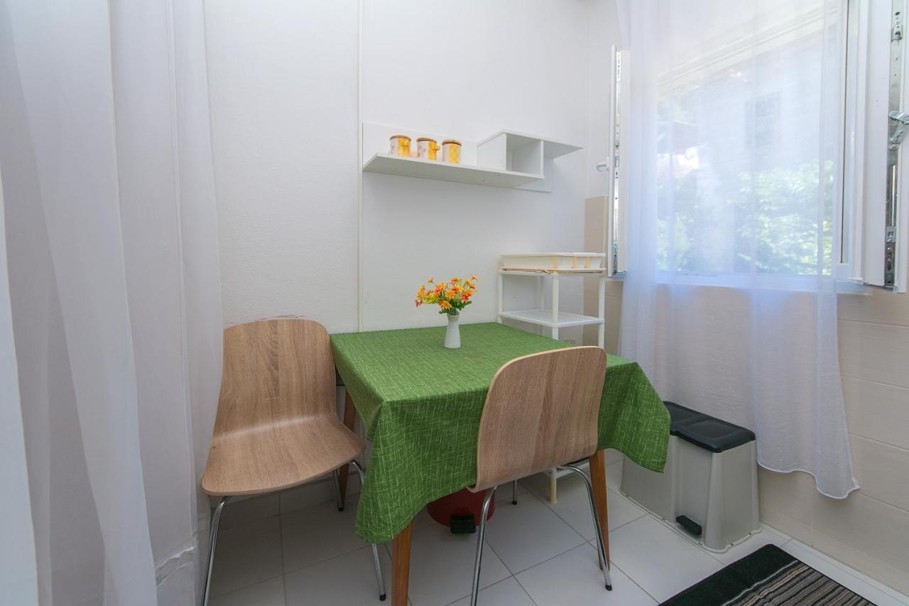 Apartments By The Sea Brist, Makarska - 15714 波达卡 外观 照片