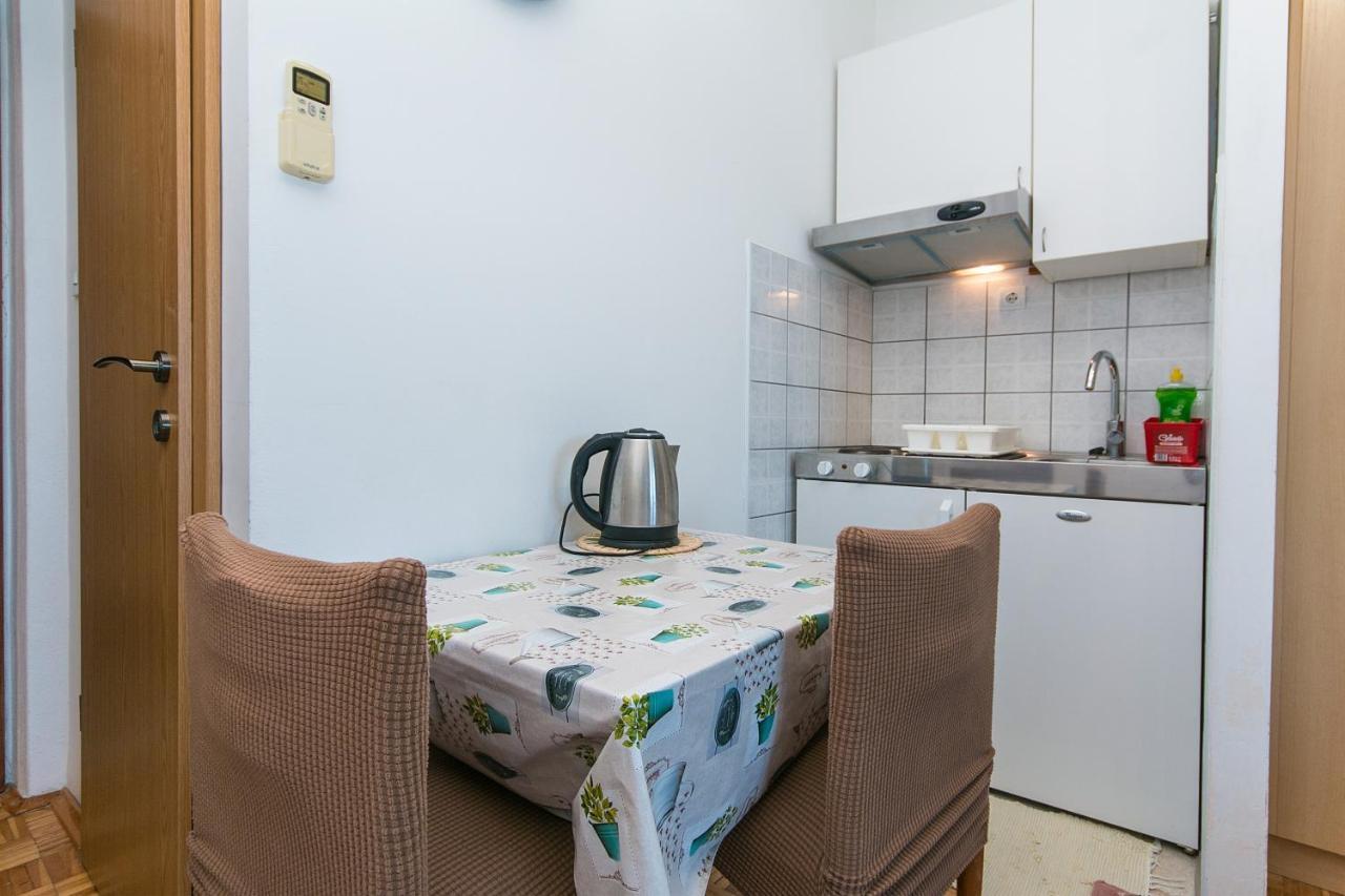 Apartments By The Sea Brist, Makarska - 15714 波达卡 外观 照片