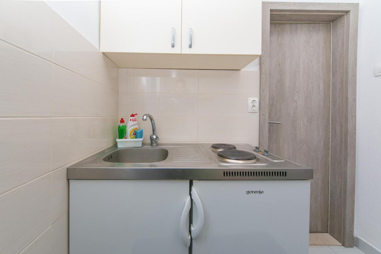 Apartments By The Sea Brist, Makarska - 15714 波达卡 外观 照片