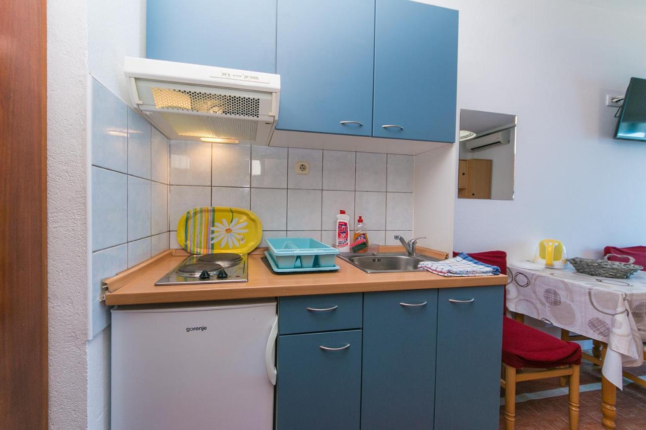 Apartments By The Sea Brist, Makarska - 15714 波达卡 外观 照片