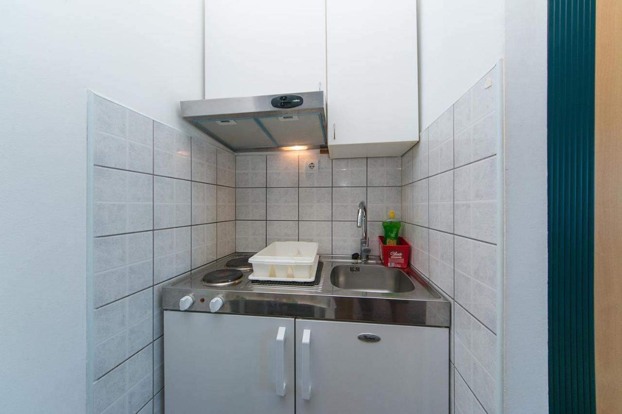 Apartments By The Sea Brist, Makarska - 15714 波达卡 外观 照片