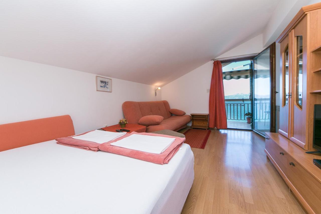 Apartments By The Sea Brist, Makarska - 15714 波达卡 外观 照片