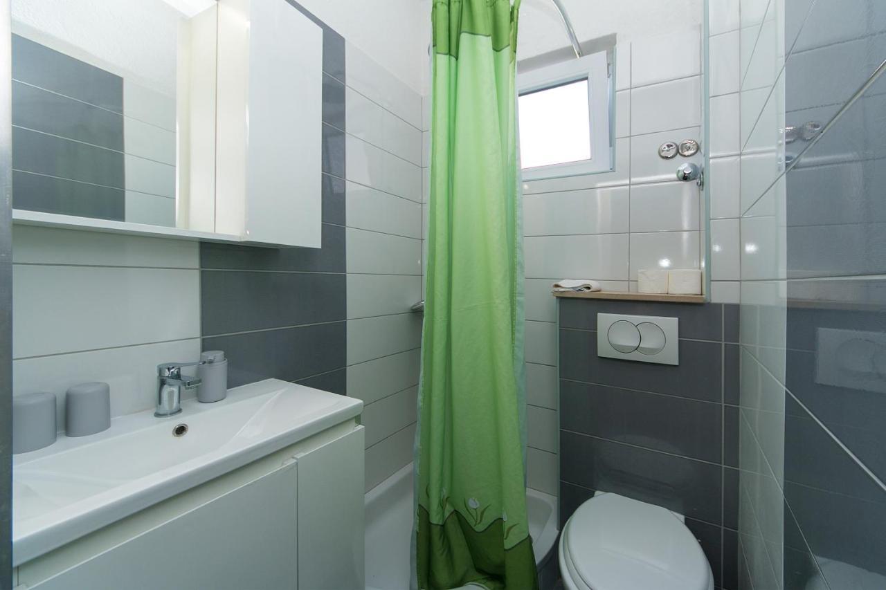 Apartments By The Sea Brist, Makarska - 15714 波达卡 外观 照片