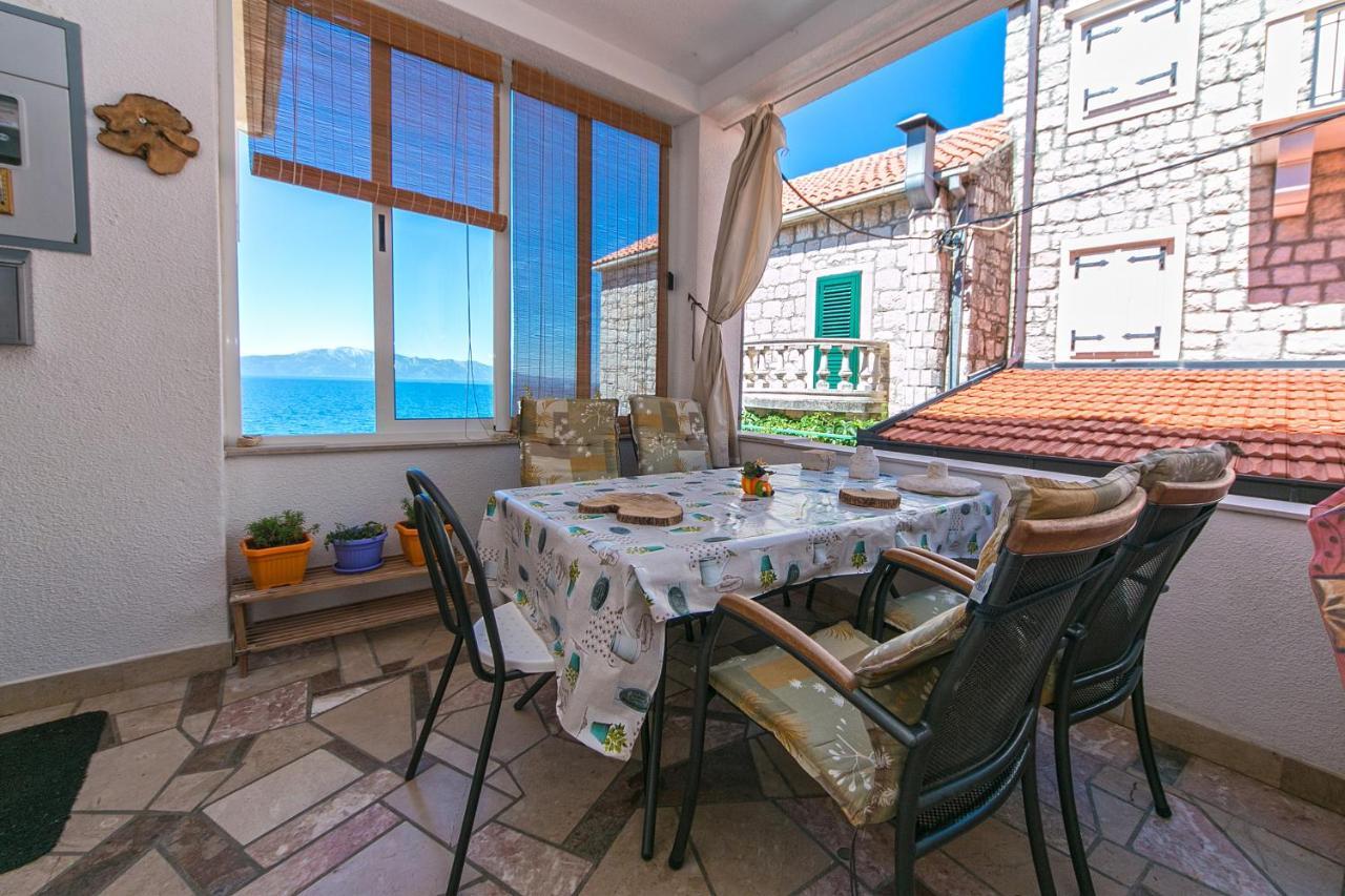 Apartments By The Sea Brist, Makarska - 15714 波达卡 外观 照片