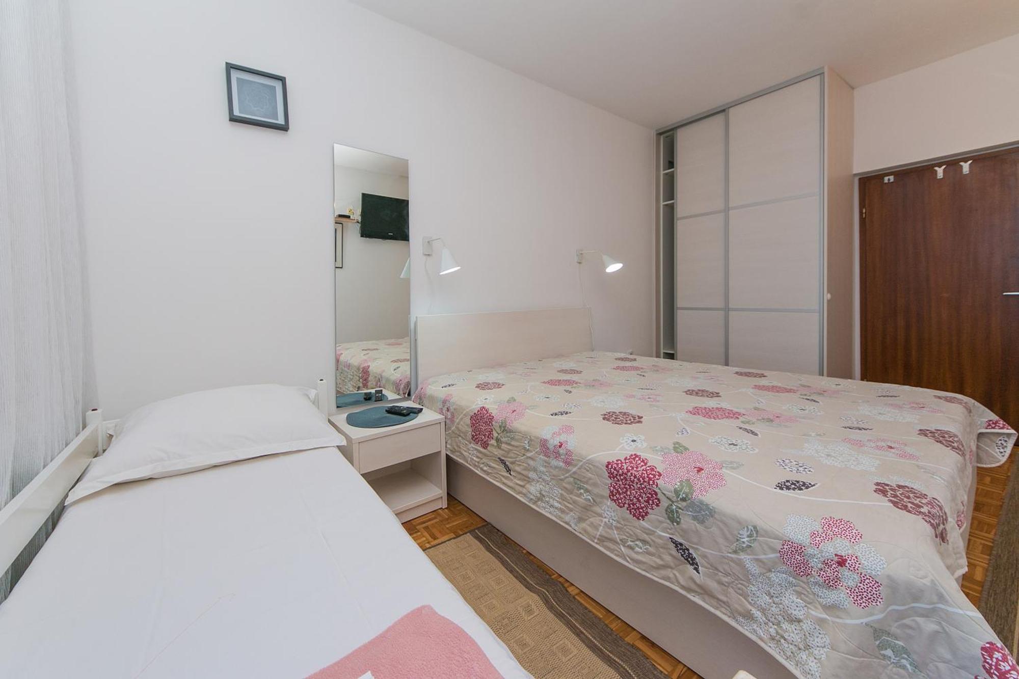 Apartments By The Sea Brist, Makarska - 15714 波达卡 客房 照片